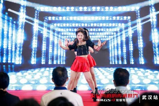 JYP家族情谊续燃，孟佳合影引领KPOP新风向